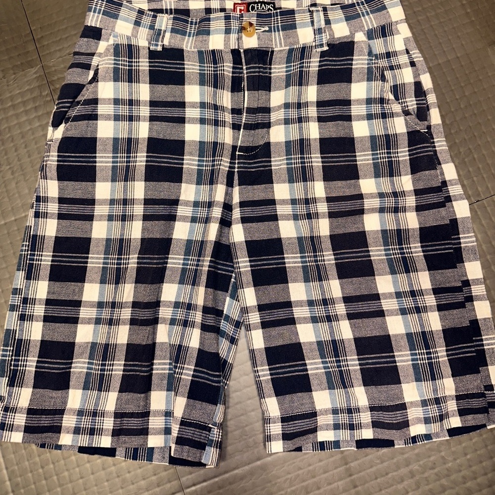 CHAPS BOYS SIZE 12 BLUE PLAID SHORTS